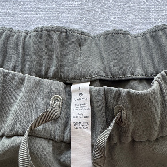 Lululemon Athletica Green Athletic Shorts with Elastic Waistband - Picture 2 of 3